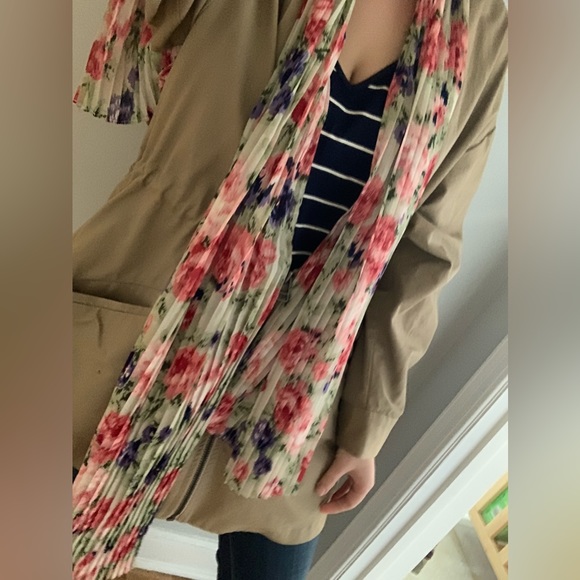 Beige jacket with built in floral scarf - Picture 6 of 7